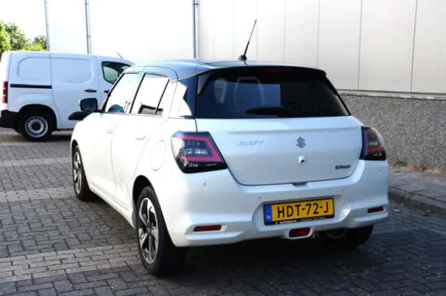 Suzuki Swift (2025) thumbnail 5