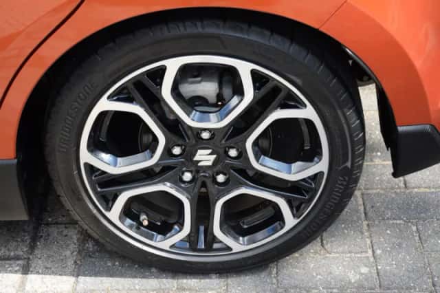 Suzuki Swift (2022) thumbnail 5