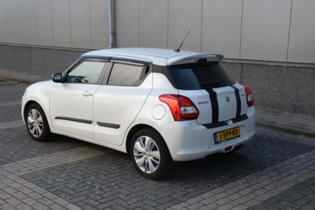 Suzuki Swift (2017) thumbnail 2