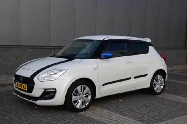 Suzuki Swift (2017) thumbnail 2