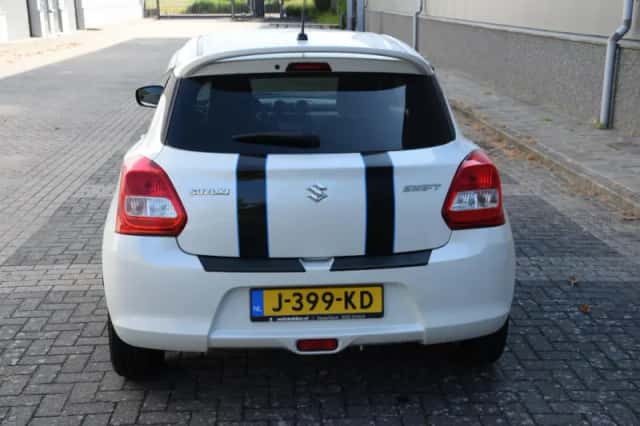 Suzuki Swift (2017) thumbnail 4