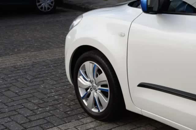 Suzuki Swift (2017) thumbnail 6