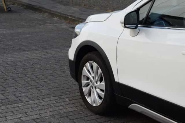Suzuki S-Cross (2018) thumbnail 4