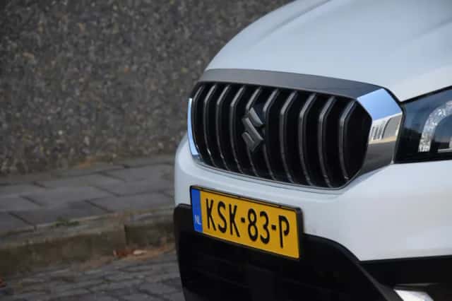 Suzuki S-Cross (2018) thumbnail 4