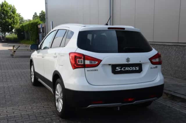 Suzuki S-Cross (2018) thumbnail 5