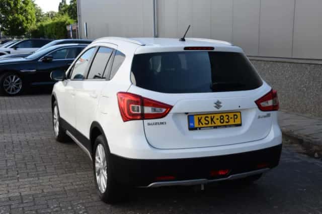 Suzuki S-Cross (2018) thumbnail 6