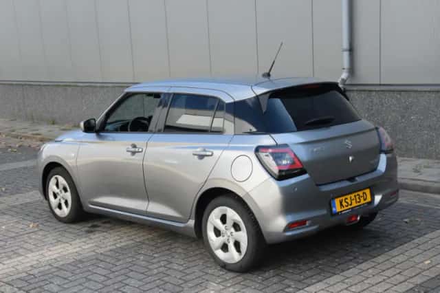 Suzuki Swift (2025) thumbnail 2