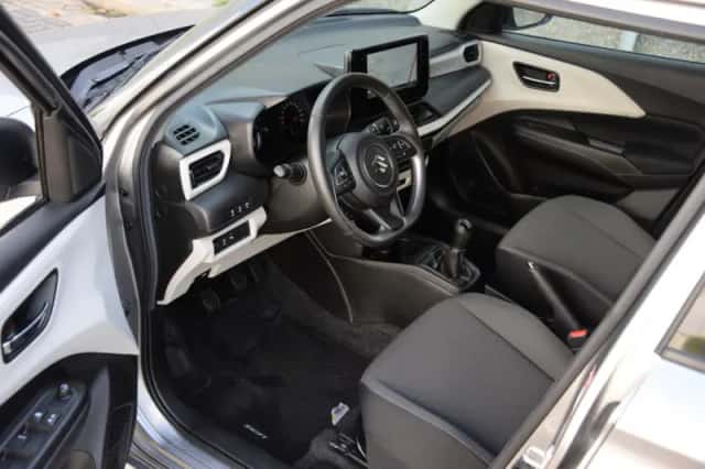 Suzuki Swift (2025) thumbnail 4