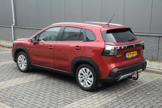 Suzuki S-Cross (2024) thumbnail 2