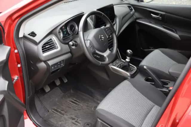 Suzuki S-Cross (2024) thumbnail 3