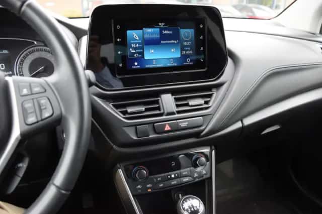 Suzuki S-Cross (2024) thumbnail 5