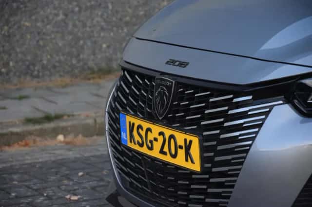 Peugeot 208 (2024) thumbnail 4