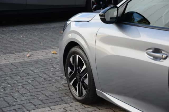 Peugeot 208 (2024) thumbnail 6