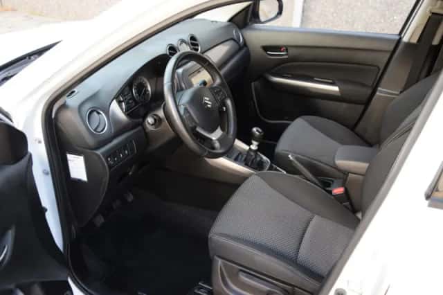 Suzuki Vitara (2019) thumbnail 3