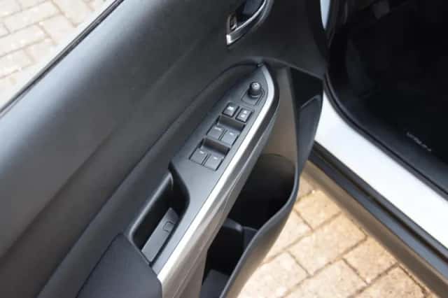 Suzuki Vitara (2019) thumbnail 6