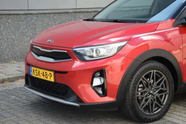 Kia Stonic (2020) thumbnail 3