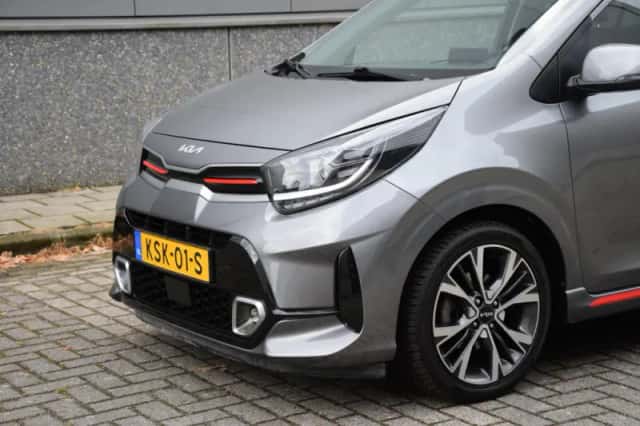 Kia Picanto (2023) thumbnail 3