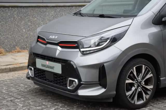 Kia Picanto (2022) thumbnail 3
