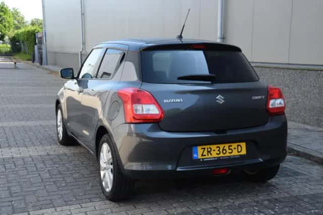 Suzuki Swift (2019) thumbnail 6