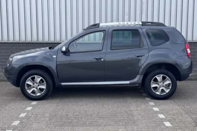Dacia Duster (2015) thumbnail 2