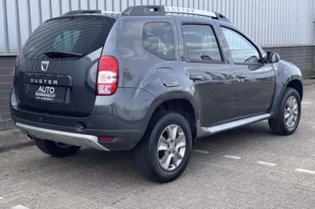 Dacia Duster (2015) thumbnail 3
