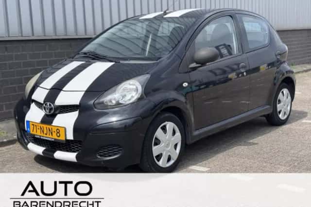 Toyota Aygo (2010) thumbnail 1