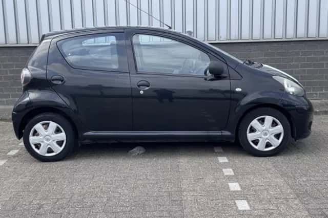 Toyota Aygo (2010) thumbnail 6