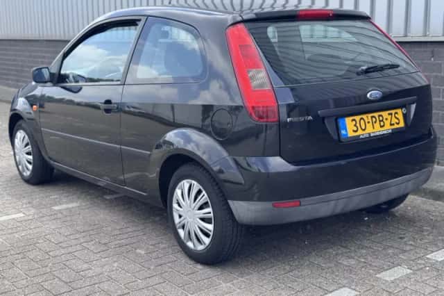 Ford Fiesta (2004) thumbnail 2