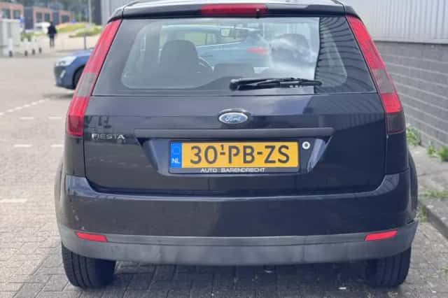 Ford Fiesta (2004) thumbnail 3