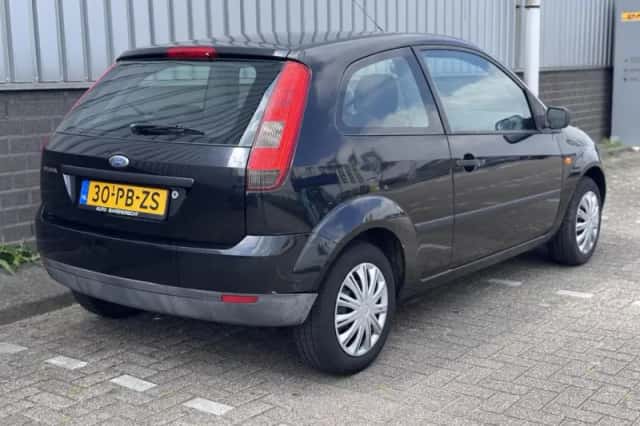Ford Fiesta (2004) thumbnail 4