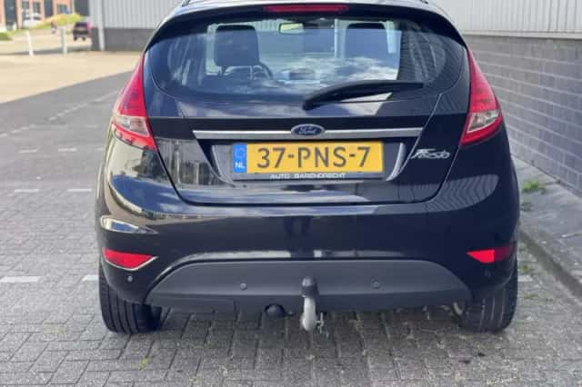 Ford Fiesta (2011) thumbnail 4