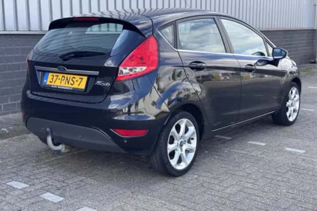 Ford Fiesta (2011) thumbnail 5