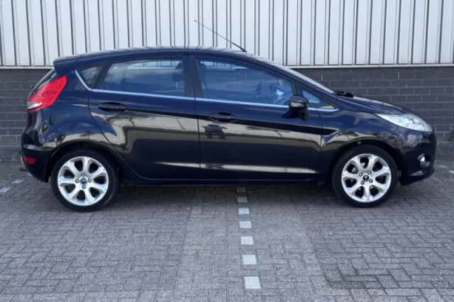 Ford Fiesta (2011) thumbnail 6