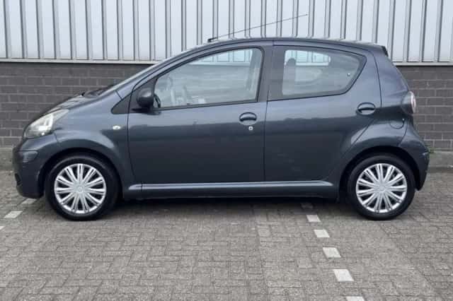 Toyota Aygo (2009) thumbnail 2