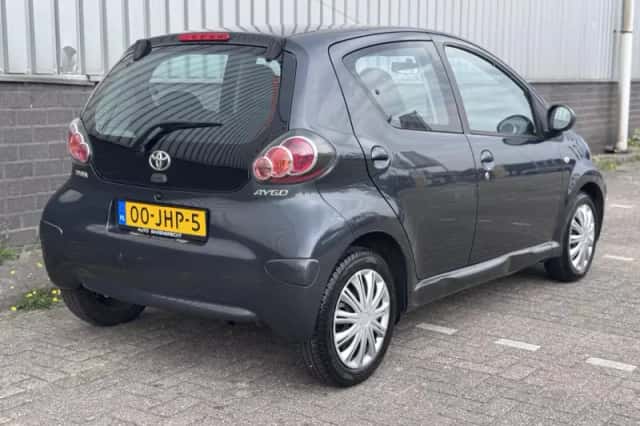 Toyota Aygo (2009) thumbnail 5