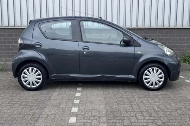 Toyota Aygo (2009) thumbnail 6