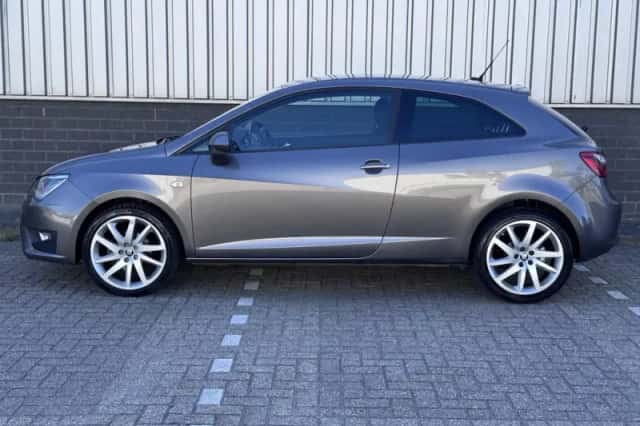 SEAT Ibiza (2015) thumbnail 2