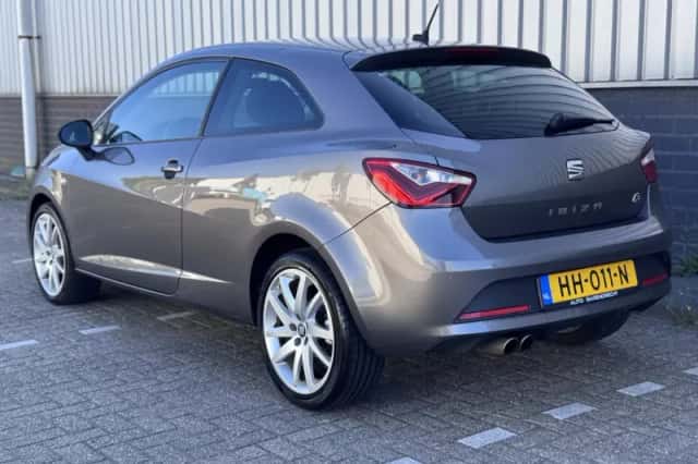 SEAT Ibiza (2015) thumbnail 3
