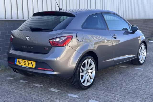 SEAT Ibiza (2015) thumbnail 5