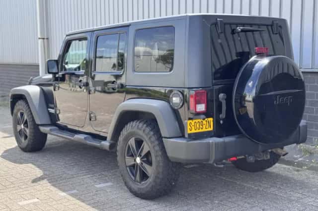 Jeep Wrangler (2010) thumbnail 3