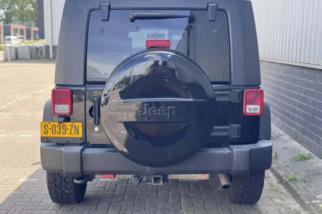 Jeep Wrangler (2010) thumbnail 4