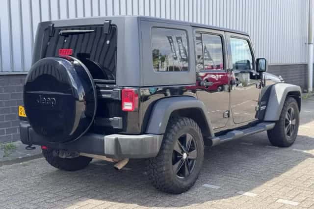 Jeep Wrangler (2010) thumbnail 5