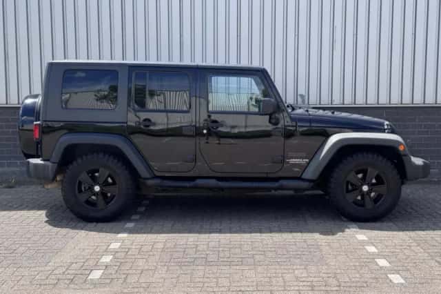 Jeep Wrangler (2010) thumbnail 6
