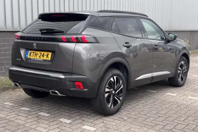 Peugeot 2008 (2023) thumbnail 5