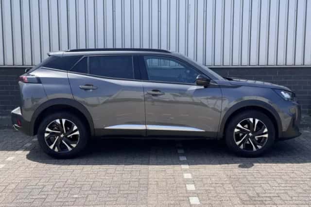 Peugeot 2008 (2023) thumbnail 5