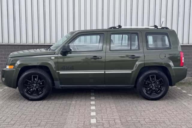 Jeep Patriot (2008) thumbnail 2