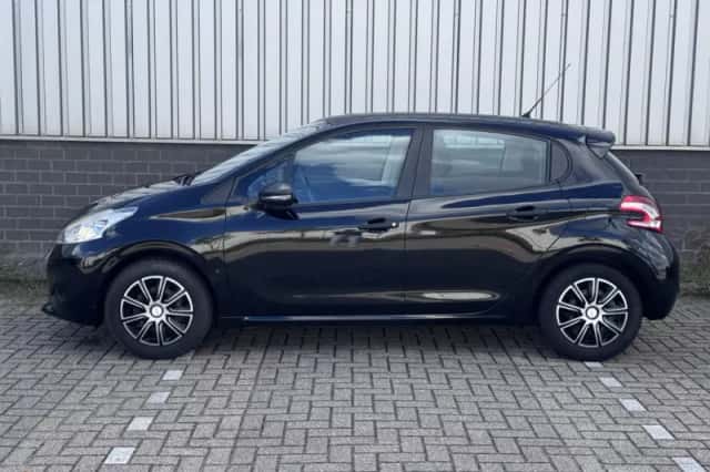 Peugeot 208 (2014) thumbnail 2
