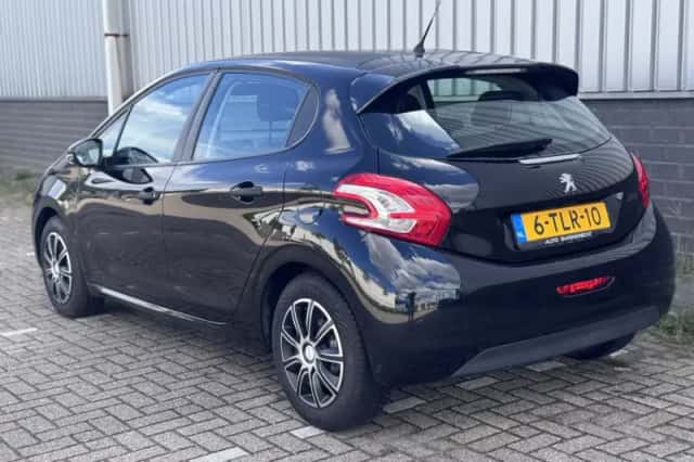 Peugeot 208 (2014) thumbnail 3