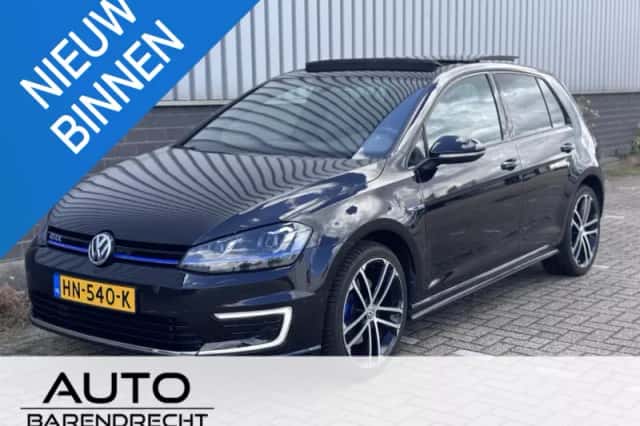 Volkswagen Golf (2015) thumbnail 1
