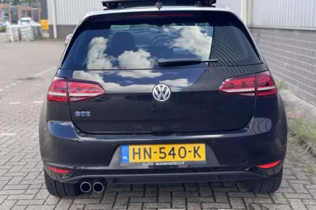 Volkswagen Golf (2015) thumbnail 3